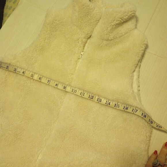 - Sherpa full zip vest with pockets - Picture 9 of 11